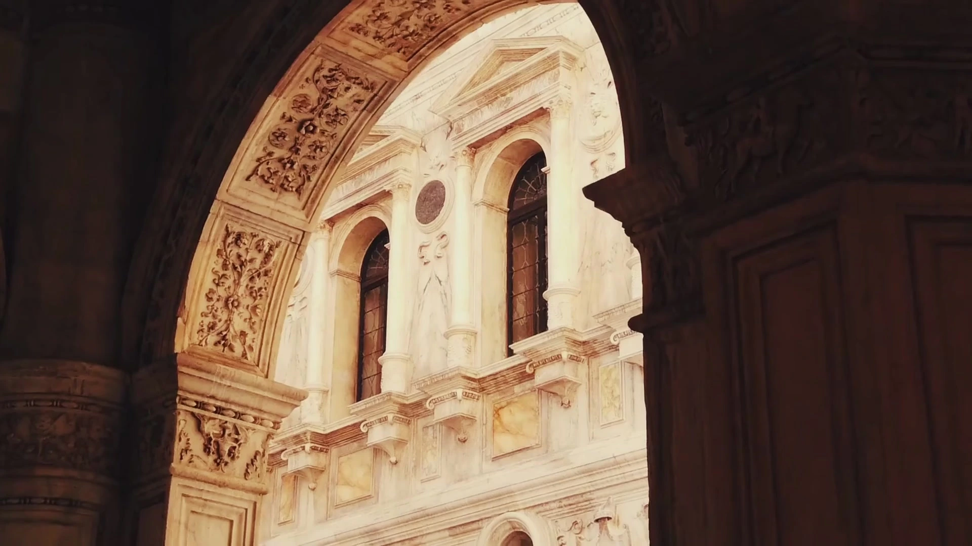 hero roman arch
